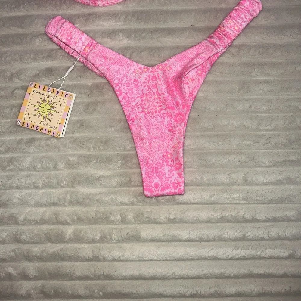 Kulani Kinis Bikini Electric Sunshine Bottom & Invisible Underwire Top Pink NWT